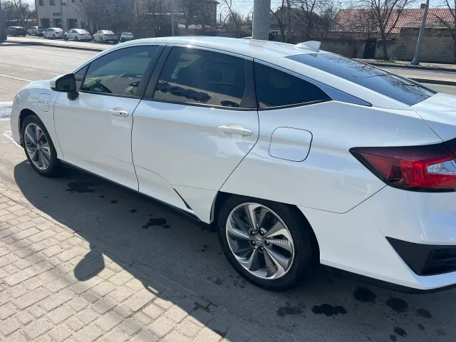 Honda Clarity - фото 5