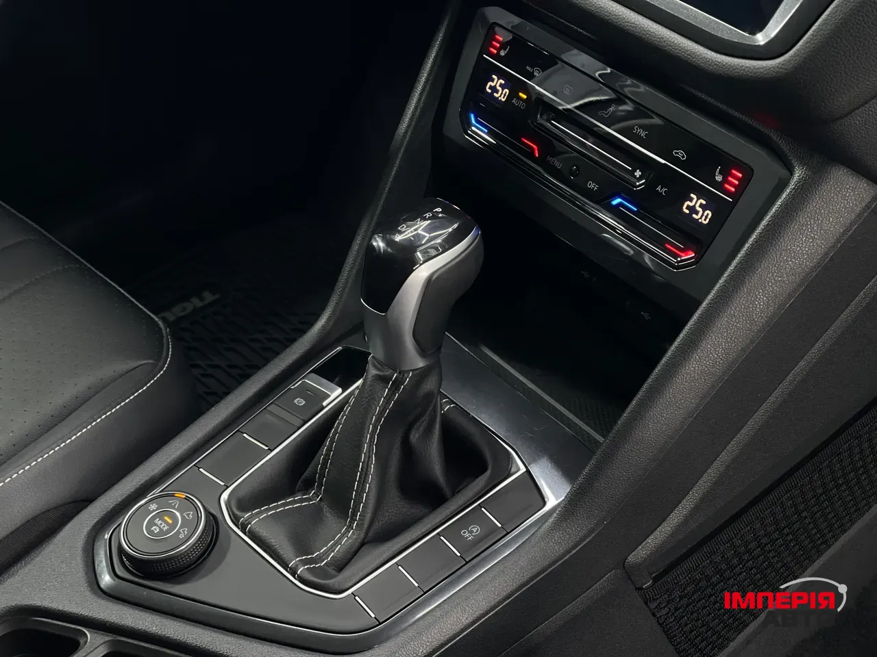 Volkswagen Tiguan - фото 18