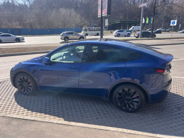 Tesla Model Y - фото 5