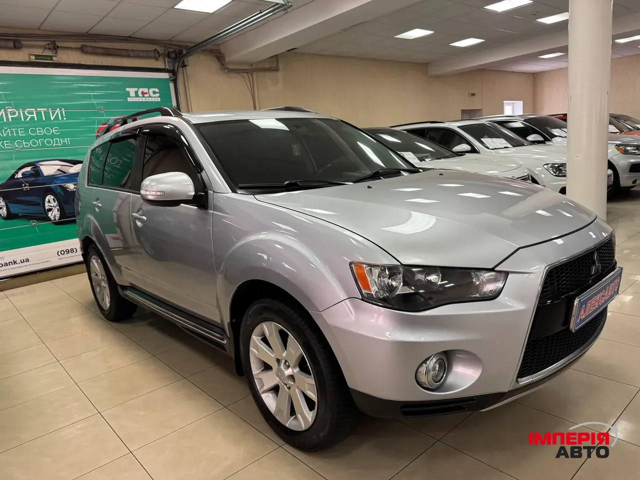 Mitsubishi Outlander - фото 1