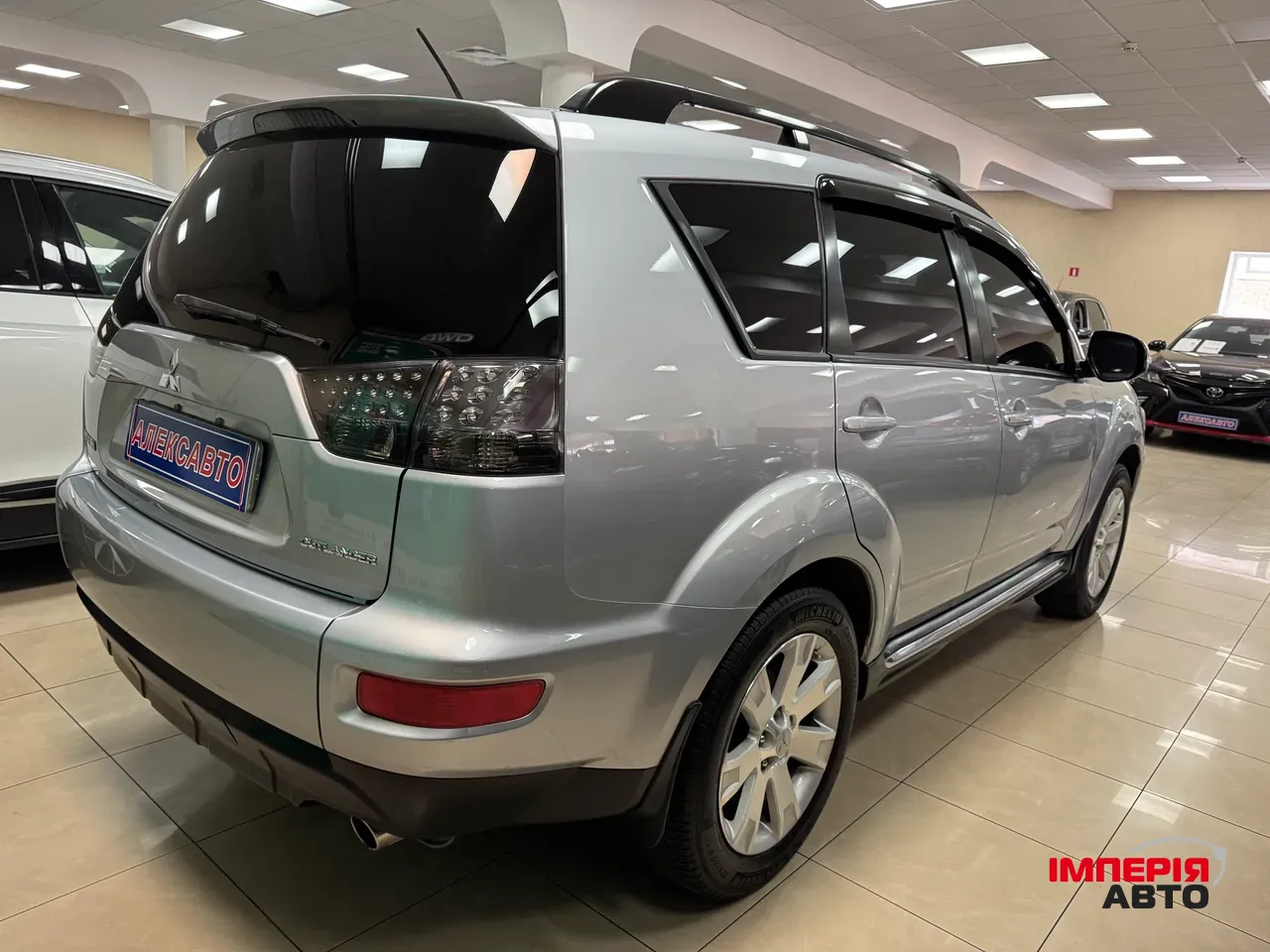 Mitsubishi Outlander - фото 6