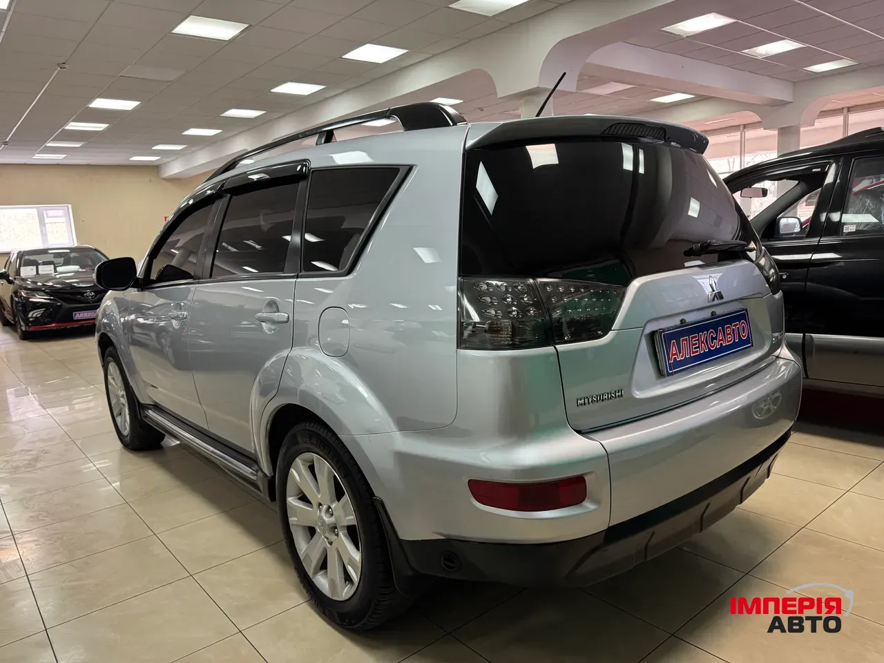 Mitsubishi Outlander - фото 5