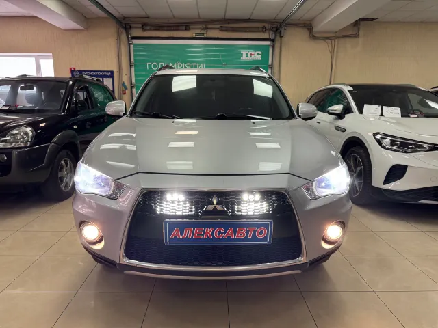 Mitsubishi Outlander - фото 2