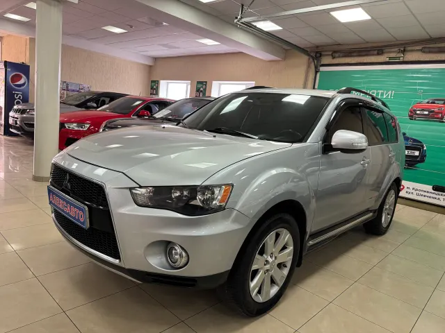 Mitsubishi Outlander - фото 3