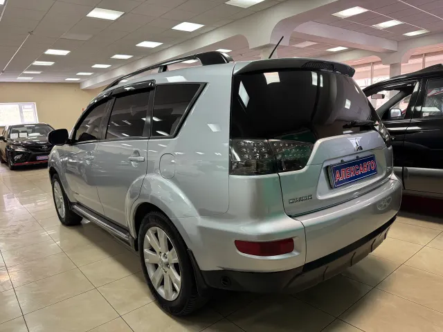Mitsubishi Outlander - фото 5