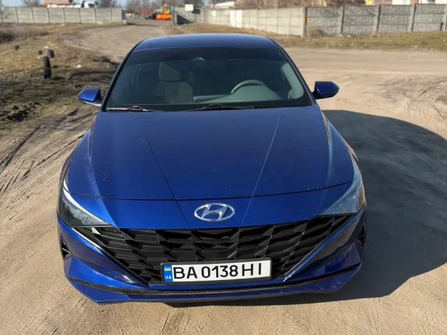 Hyundai Elantra - фото 1