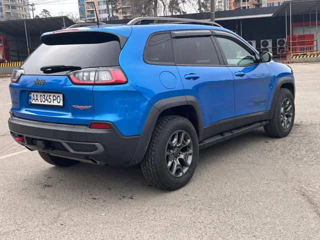 Jeep Cherokee - фото 3