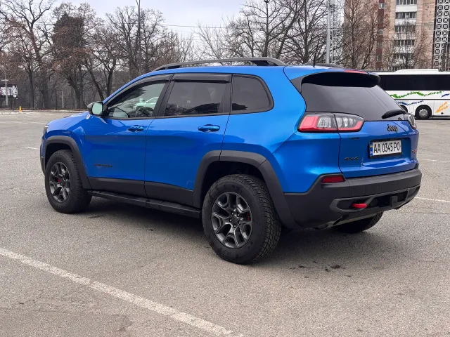 Jeep Cherokee - фото 4