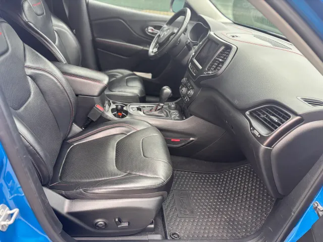 Jeep Cherokee - фото 5