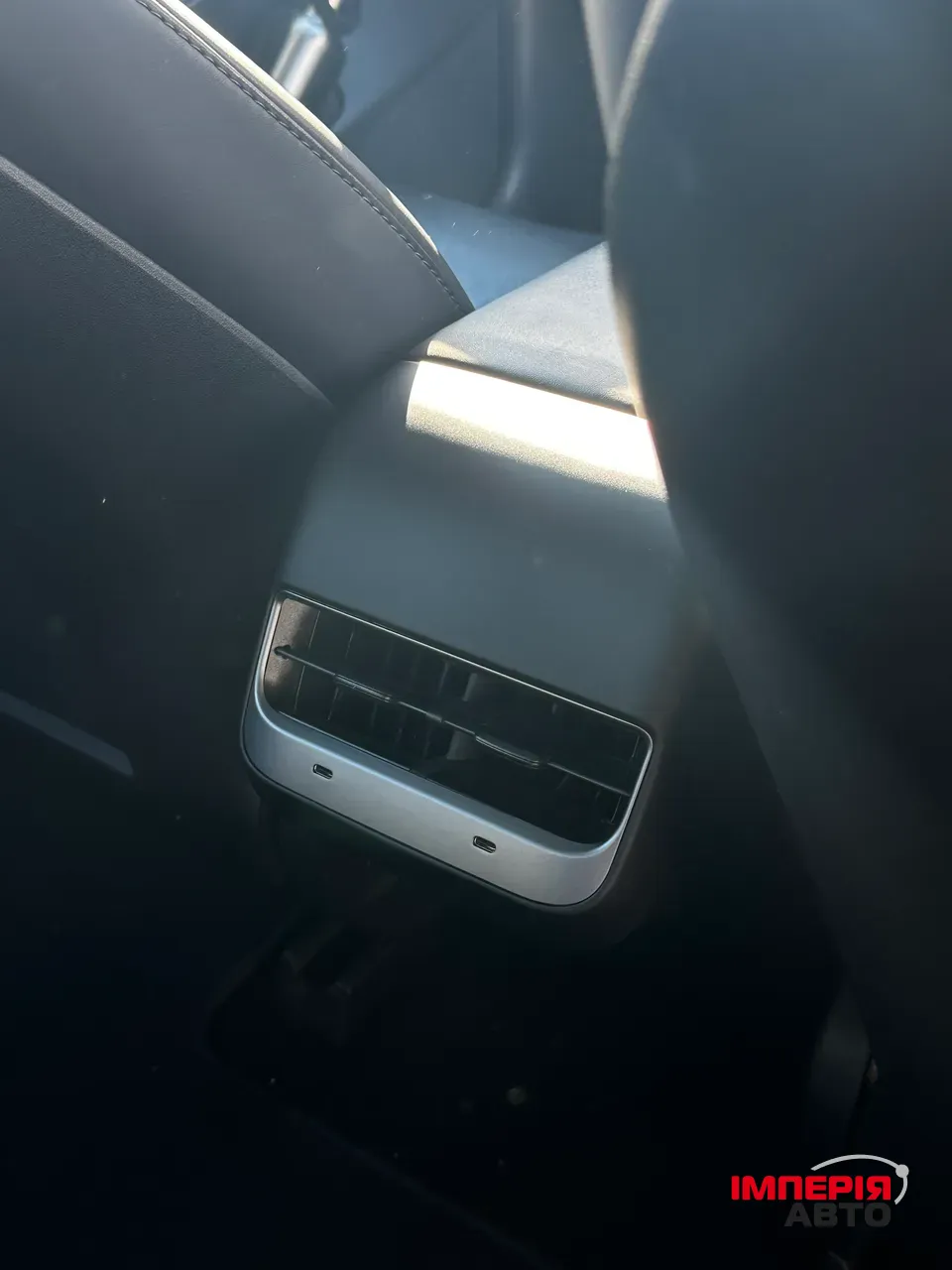 Tesla Model 3 - фото 10