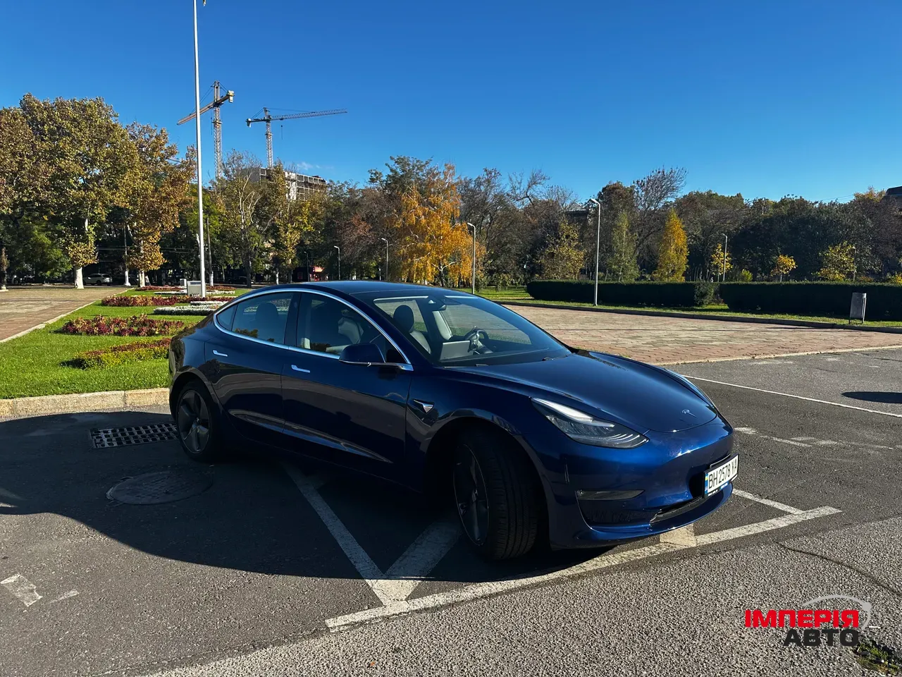 Tesla Model 3 - фото 1