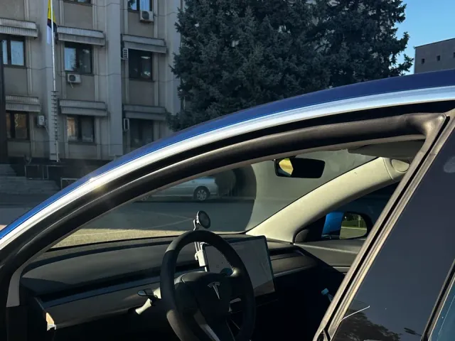 Tesla Model 3 - фото 2