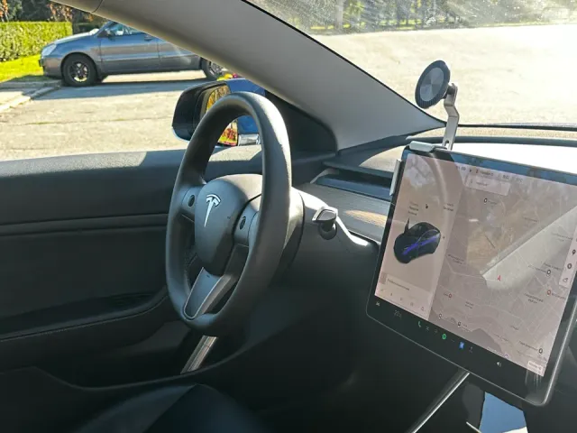 Tesla Model 3 - фото 3