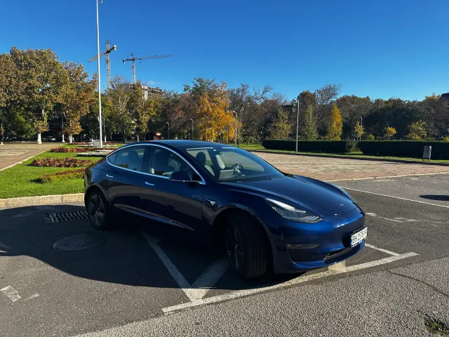 Tesla Model 3 - фото 1