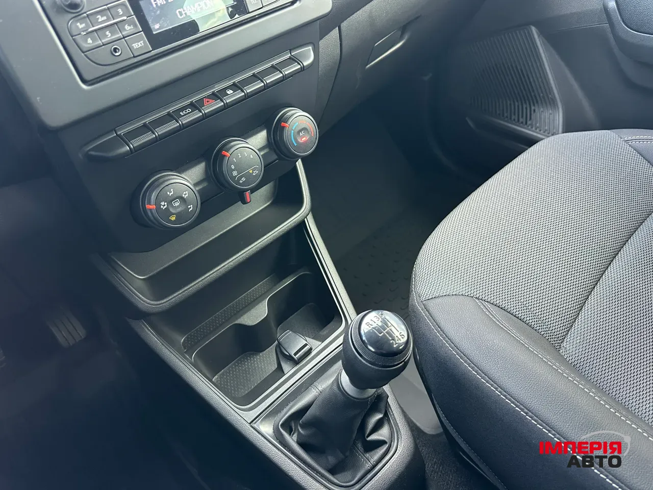 Renault Express - фото 11