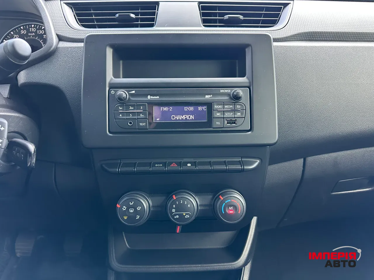 Renault Express - фото 12