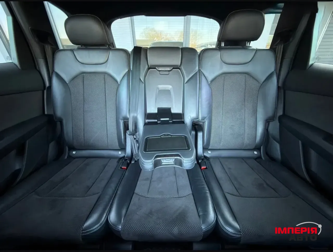 Audi Q7 - фото 17