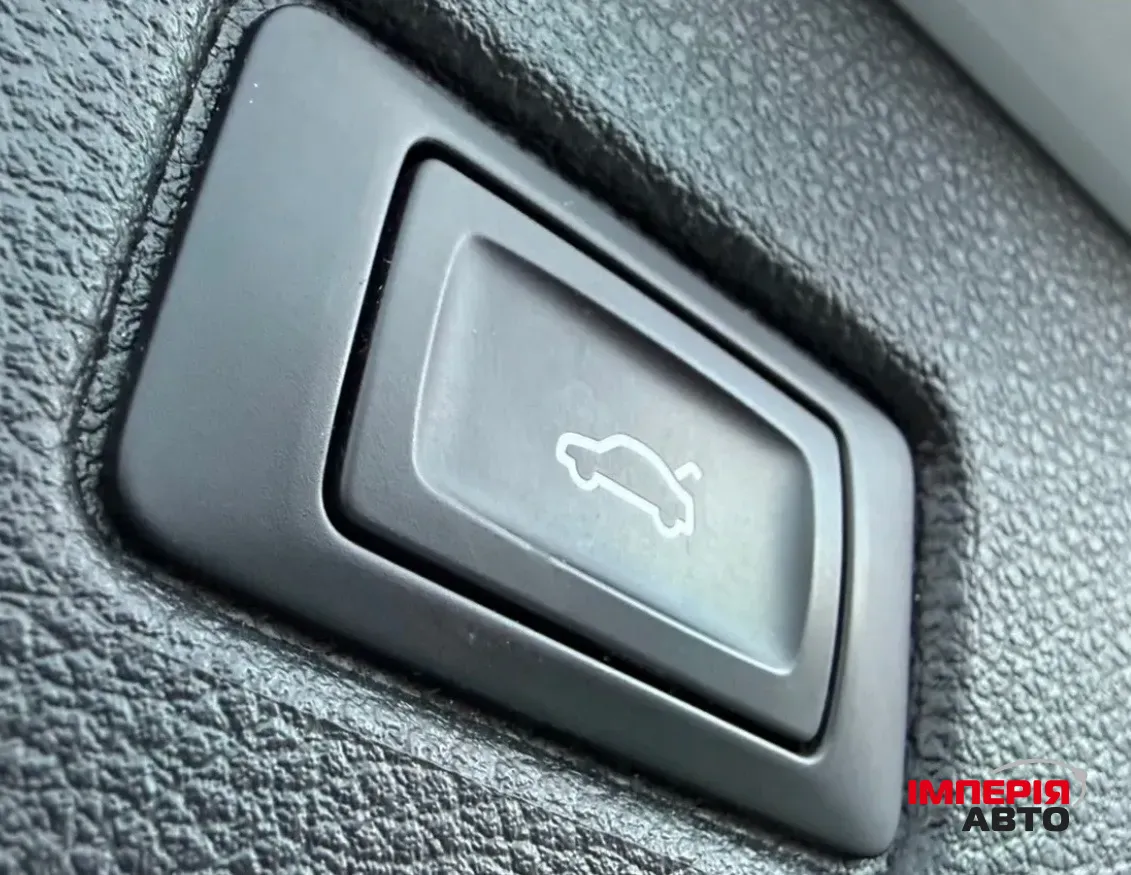 Audi Q7 - фото 26