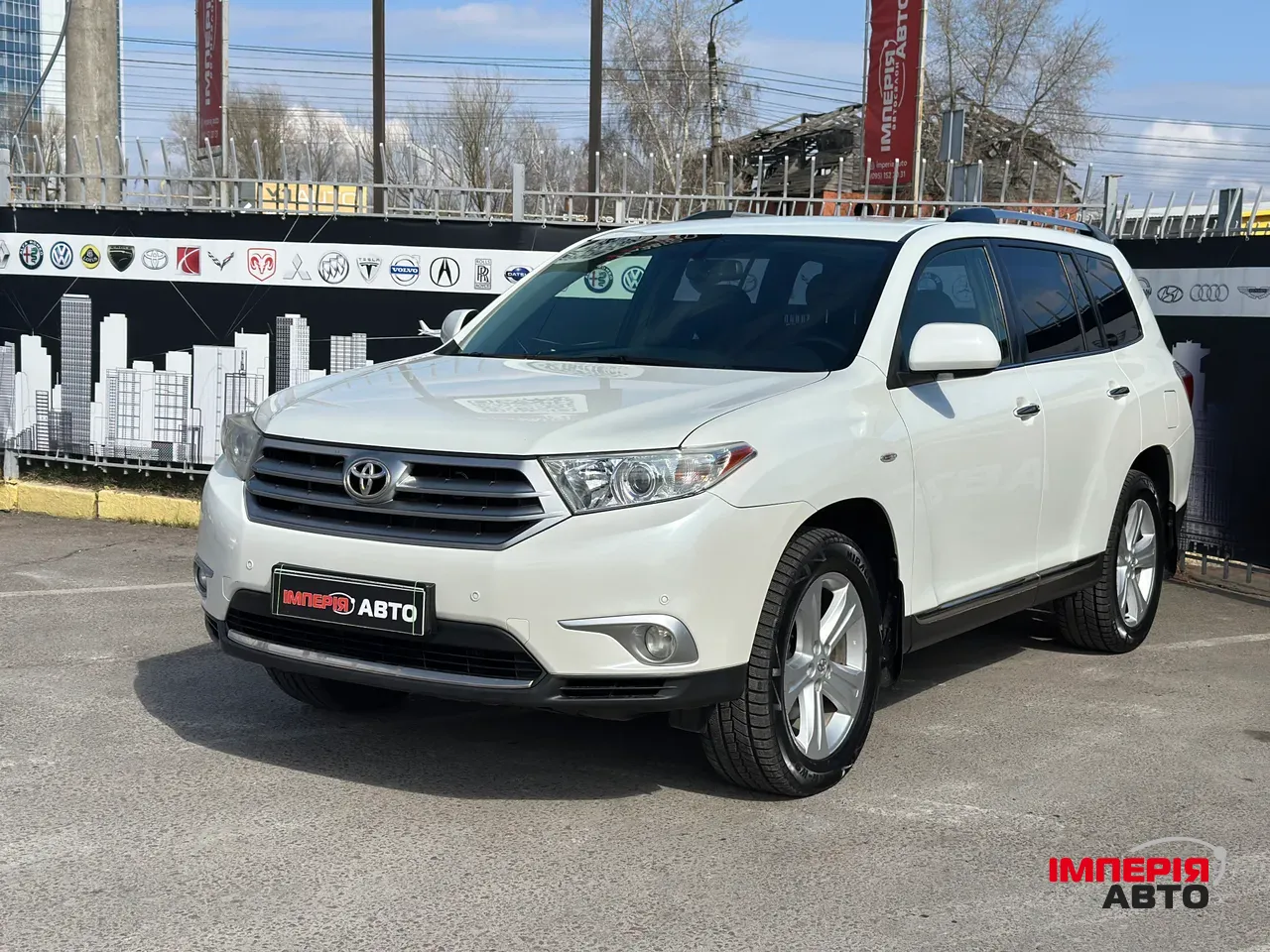 Toyota Highlander - фото 1