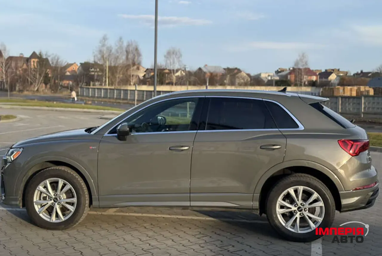 Audi Q3 - фото 8