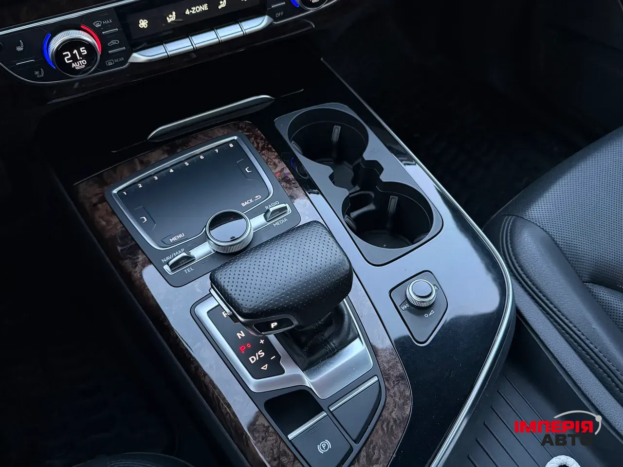 Audi Q7 - фото 12