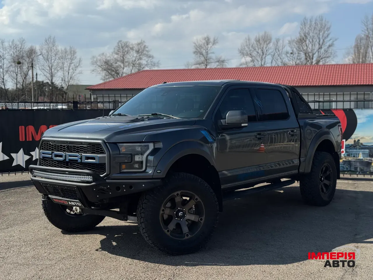 Ford F-150 - фото 1