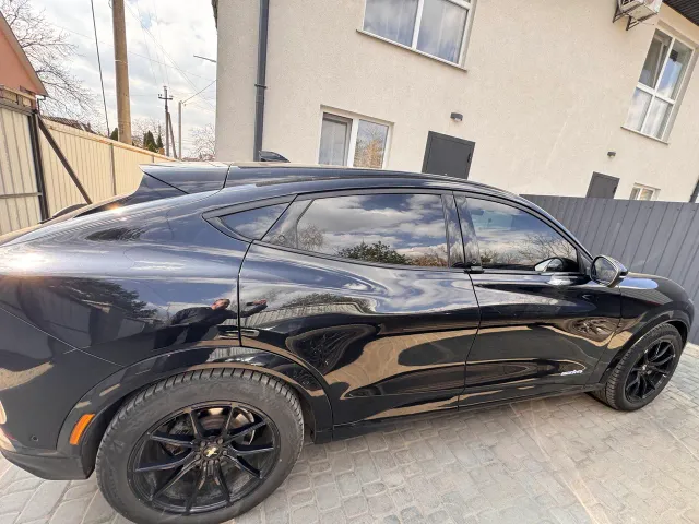 Ford Mustang Mach-E - фото 2