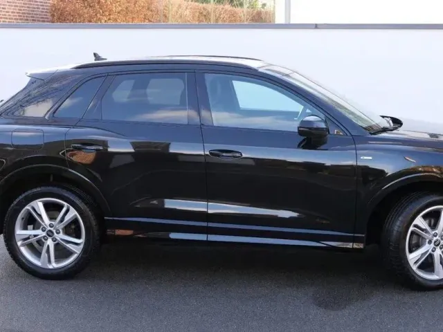 Audi Q3 - фото 5