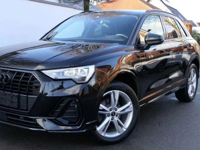 Audi Q3 - фото 1