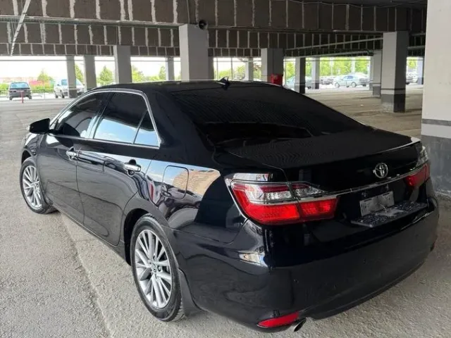 Toyota Camry - фото 2