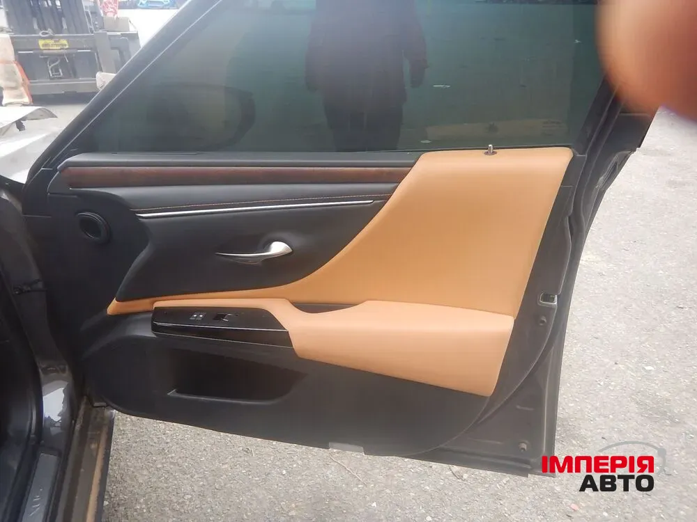 Lexus ES - фото 13