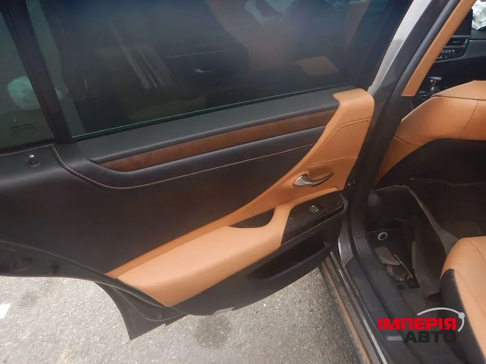 Lexus ES - фото 10