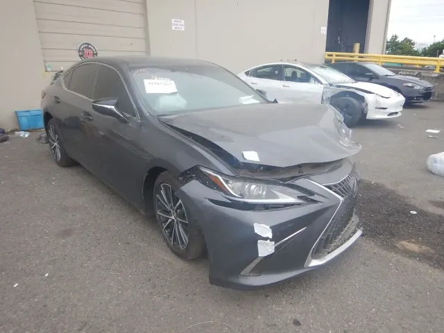 Lexus ES - фото 1