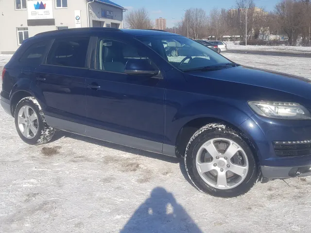 Audi Q7 - фото 1