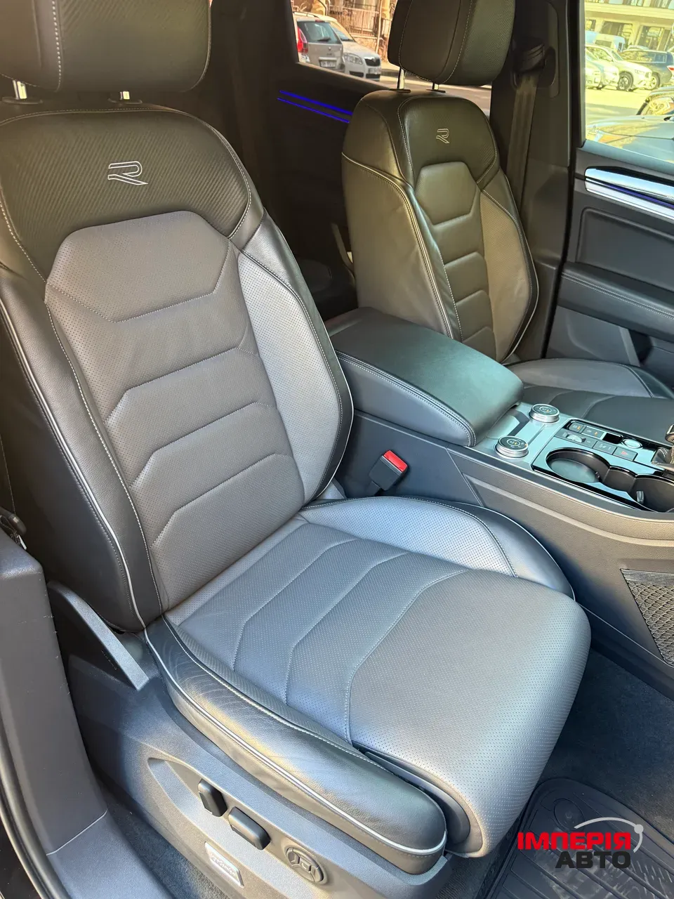 Volkswagen Touareg - фото 6