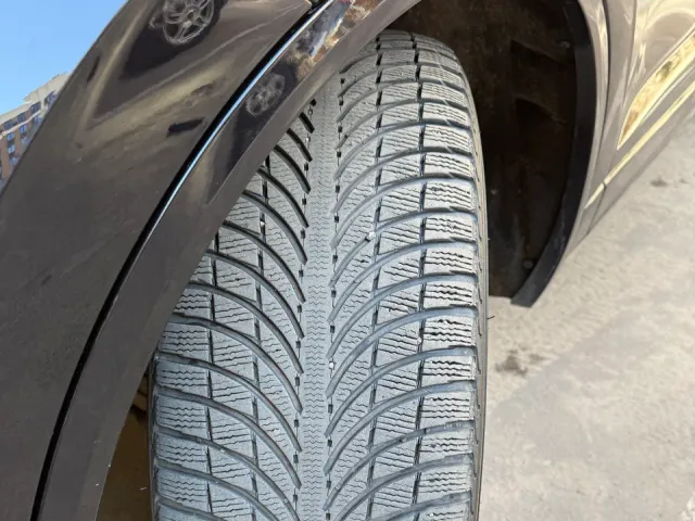 Volkswagen Touareg - фото 5