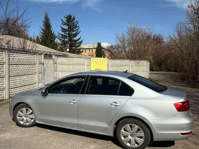Volkswagen Jetta - фото 4