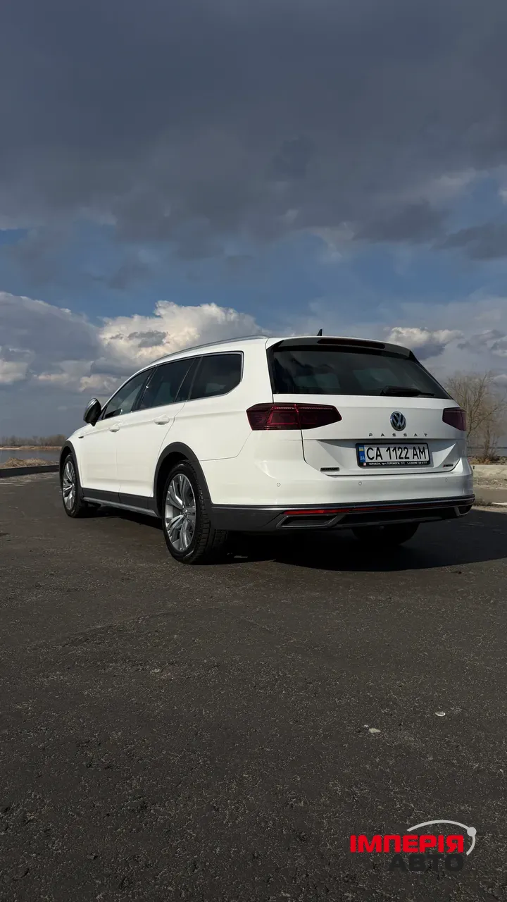 Volkswagen Passat - фото 4