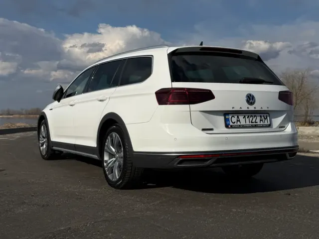 Volkswagen Passat - фото 4