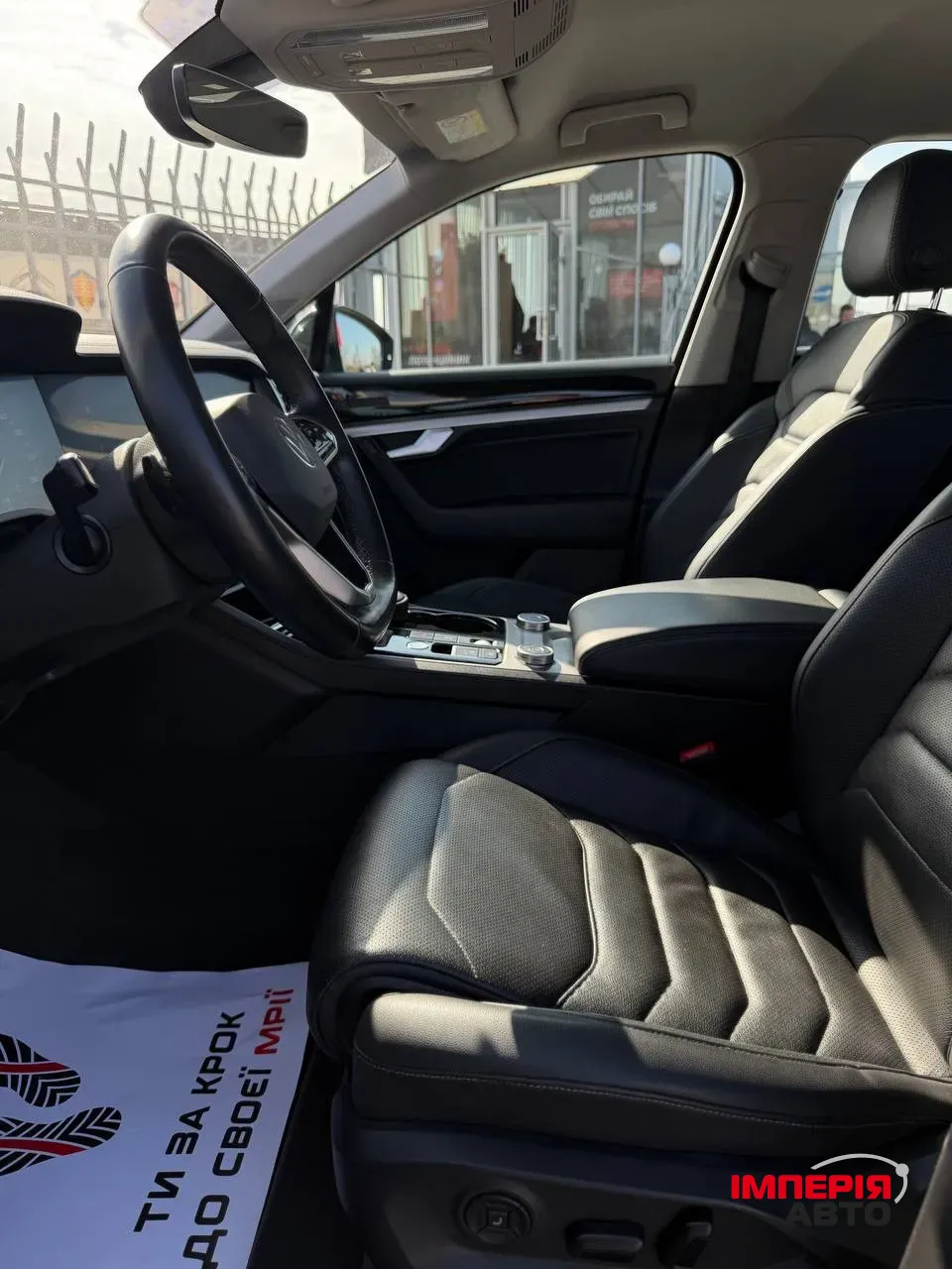 Volkswagen Touareg - фото 8