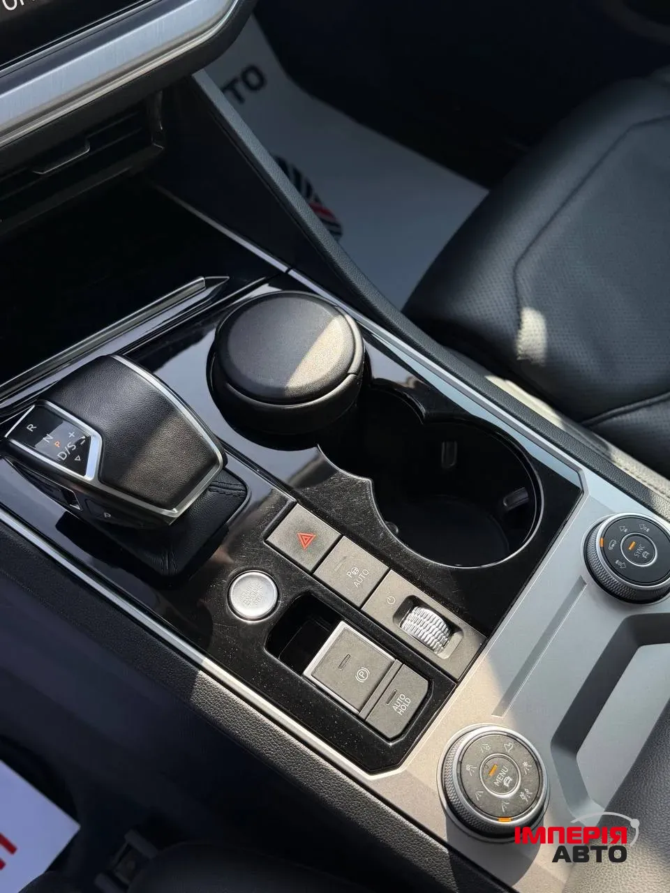 Volkswagen Touareg - фото 10