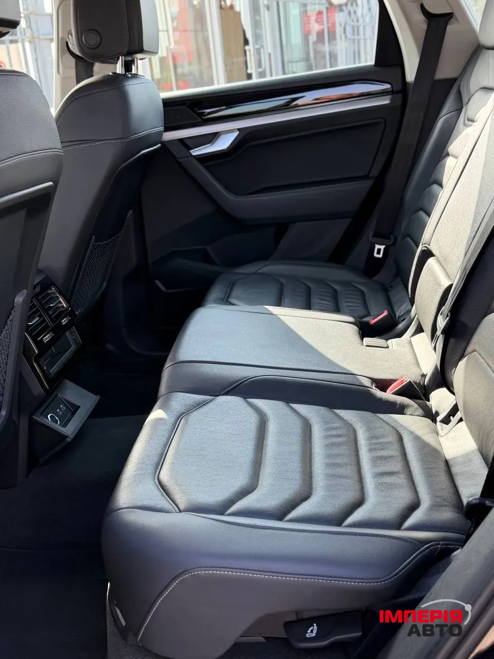 Volkswagen Touareg - фото 11