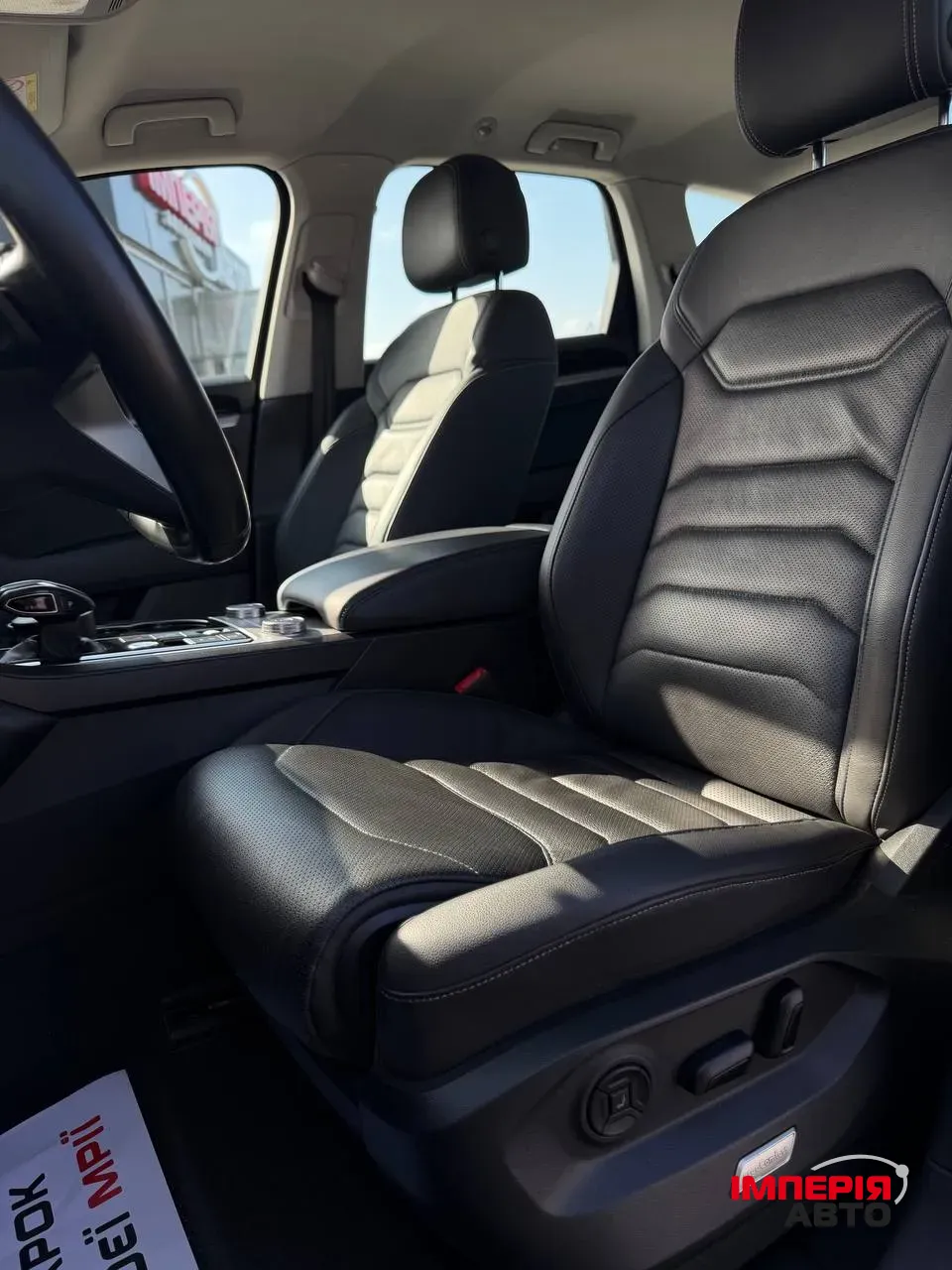 Volkswagen Touareg - фото 9