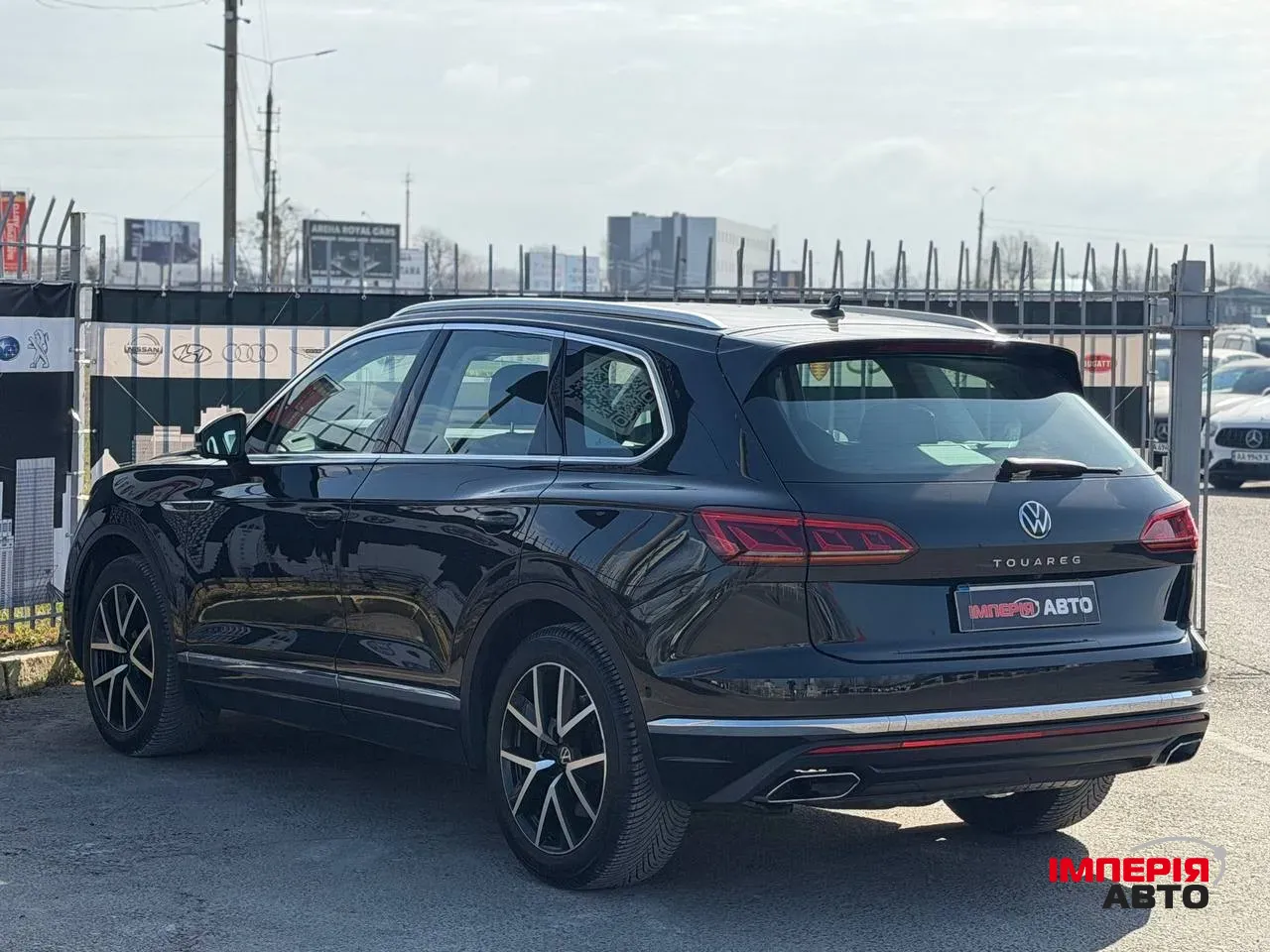 Volkswagen Touareg - фото 6