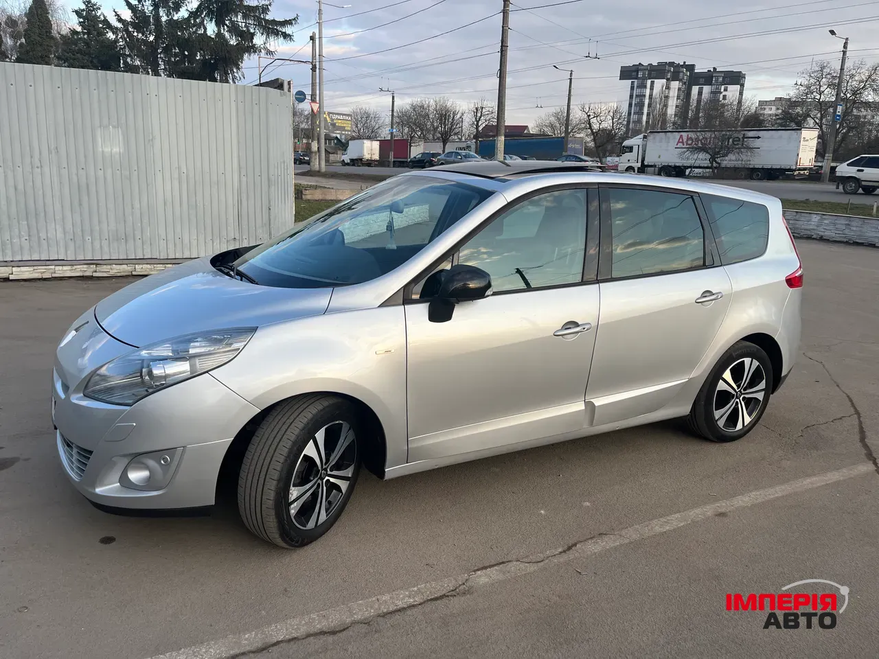 Renault Scenic - фото 6