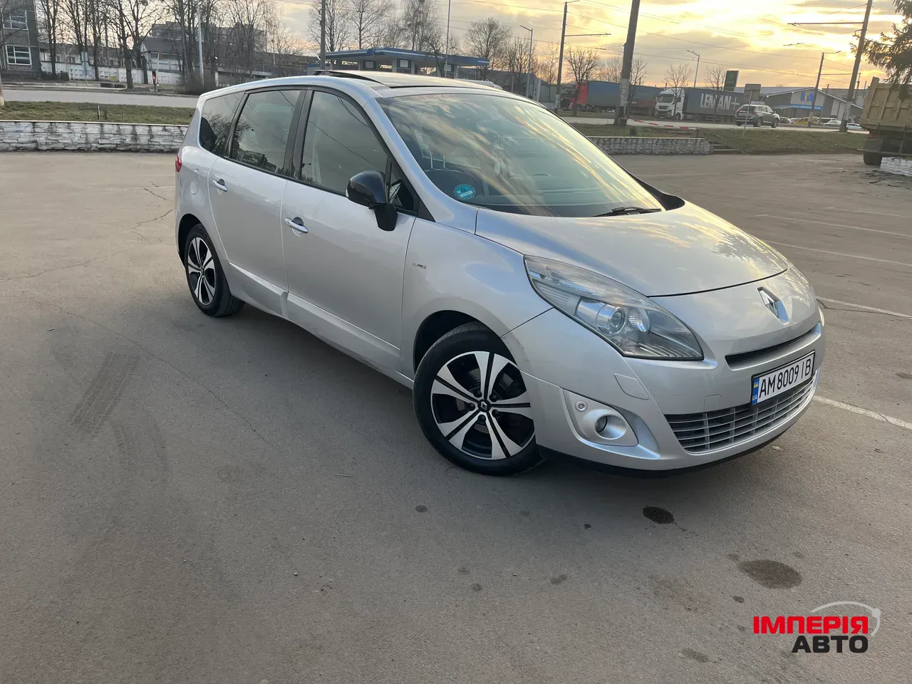 Renault Scenic - фото 1