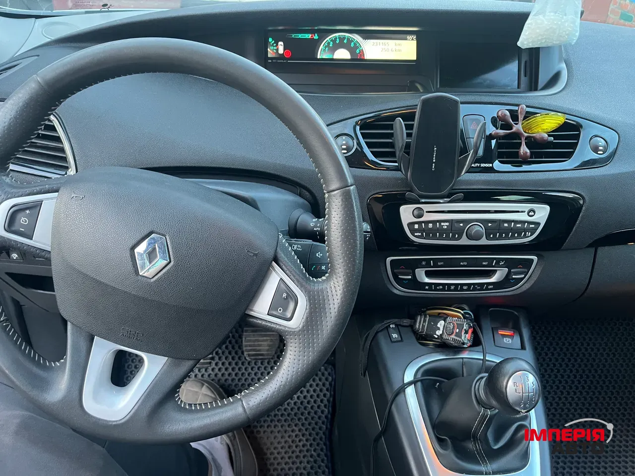 Renault Scenic - фото 8