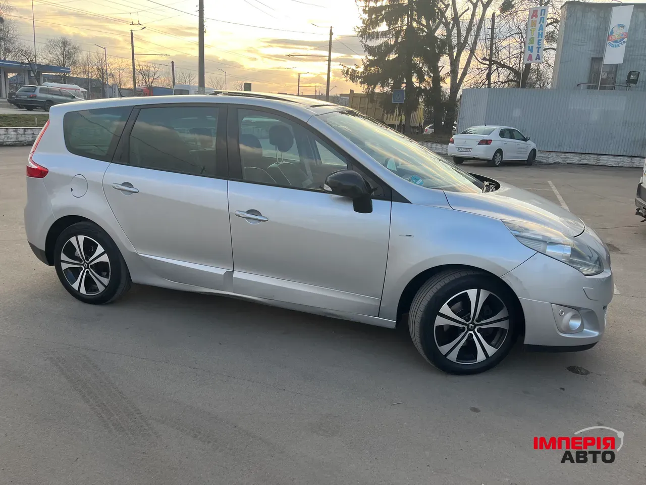 Renault Scenic - фото 3