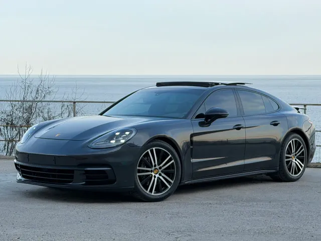 Porsche Panamera - фото 1