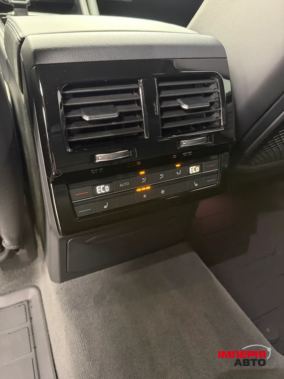 Volkswagen Touareg - фото 17